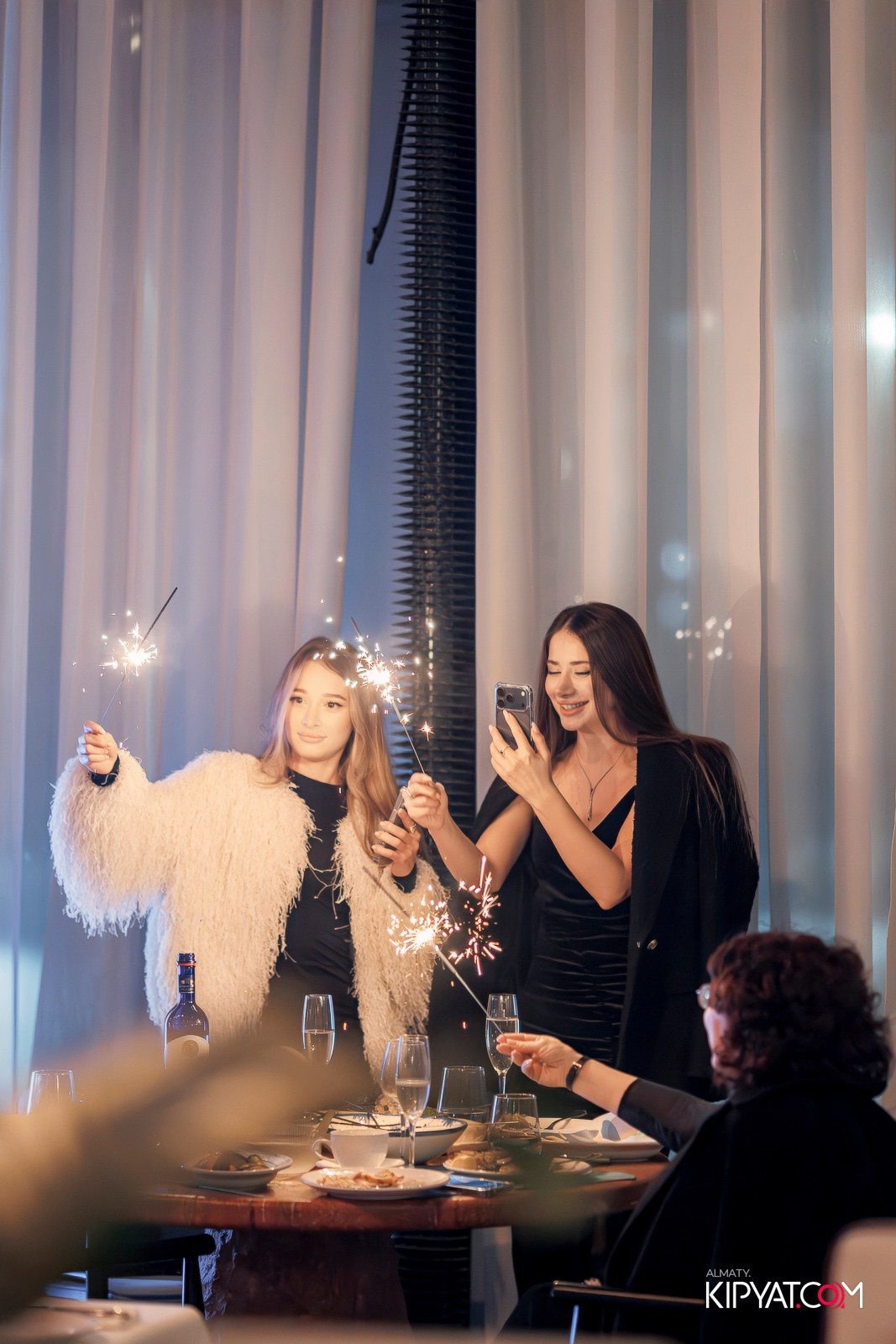 AIZA TERRACE RESTAURANT & BAR. КИПЯТКОМ АЛМАТЫ! Фотосъемка мероприятий в Алматы