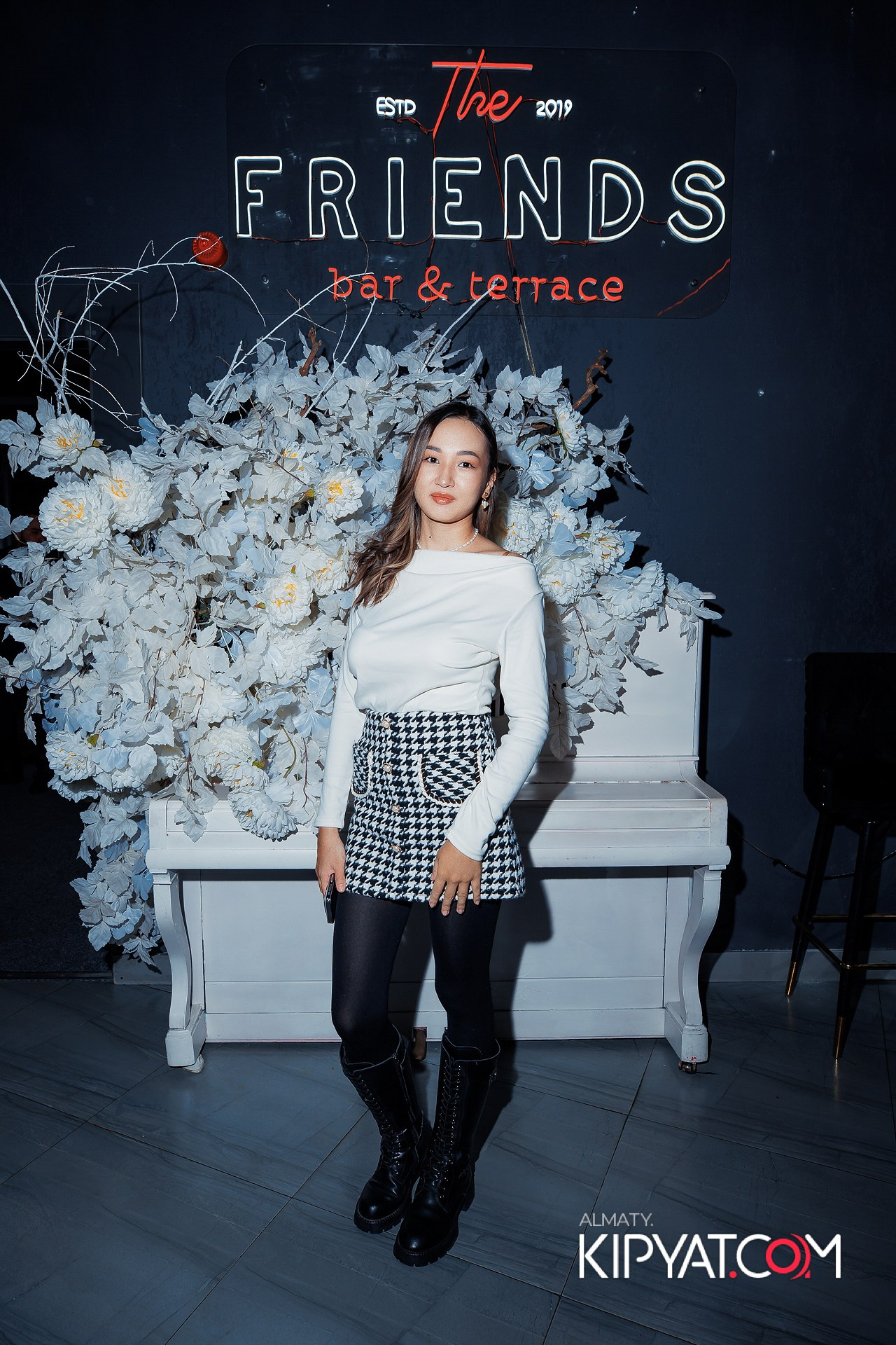 FRIENDS BAR & TERRACE. КИПЯТКОМ АЛМАТЫ! Фотосъемка мероприятий в Алматы