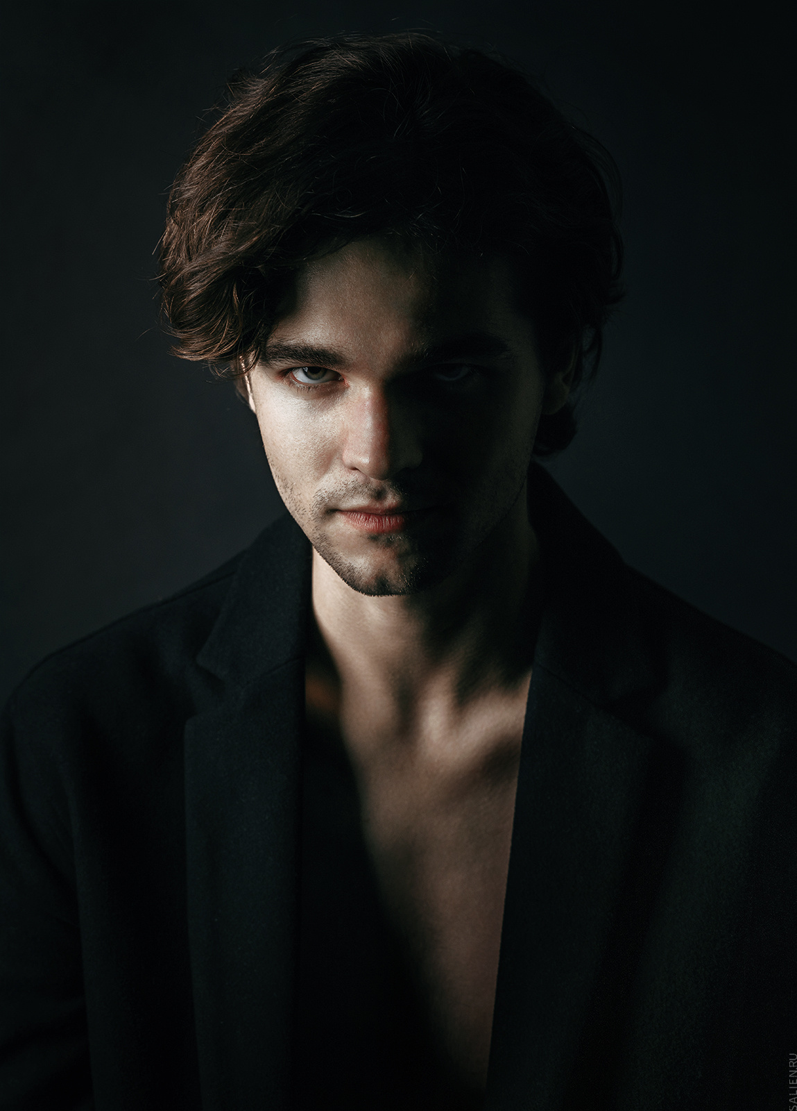 PORTRAIT. Salien Adare