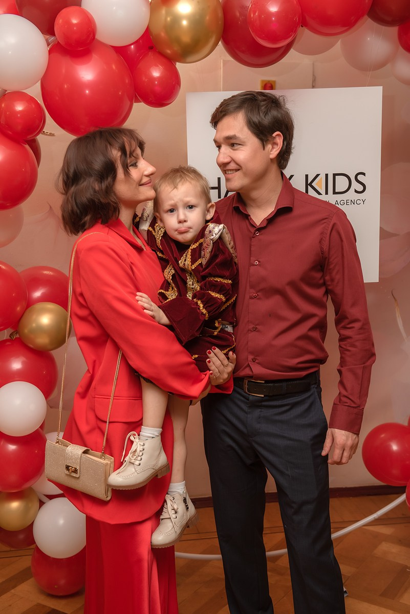 Выпускной в детской школе моделей HAPPYkids 2024. Семейный и коммерческий фотограф в Сочи Александр Бодунов