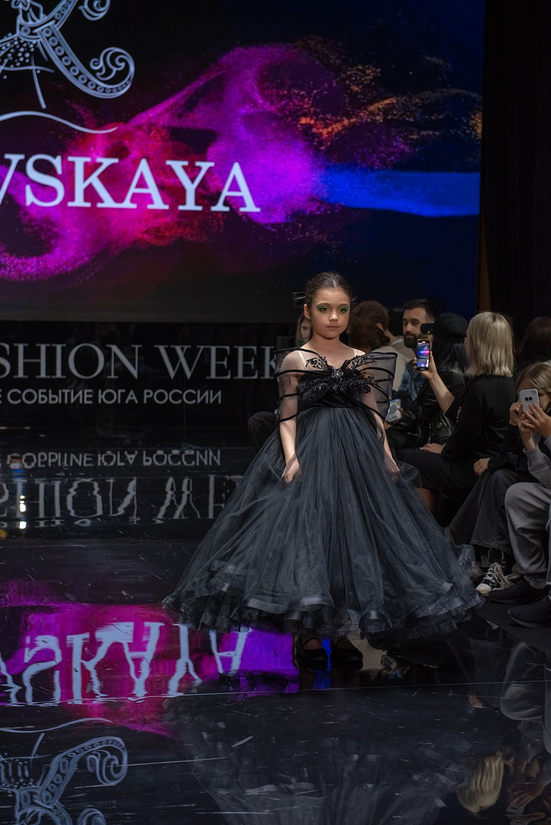 SochiFashionWeek2024 дизайнер Кибовская. Семейный и коммерческий фотограф в Сочи Александр Бодунов