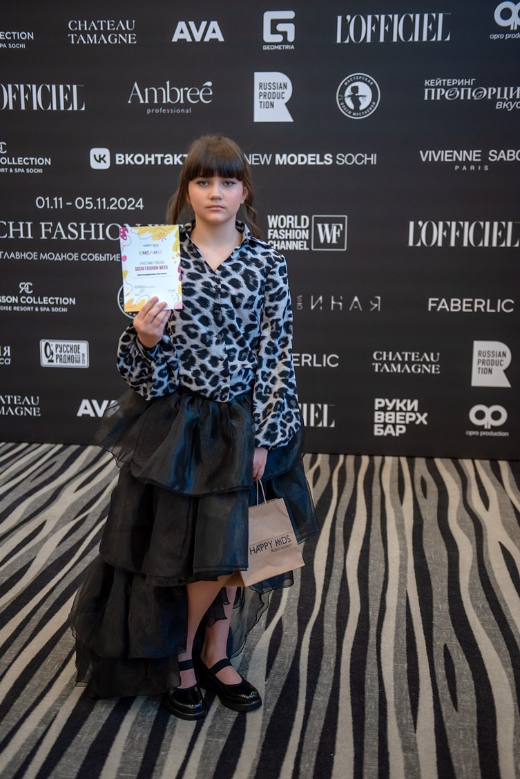SochiFashionWeek2024 дизайнер Юлия Крылова. Семейный и коммерческий фотограф в Сочи Александр Бодунов