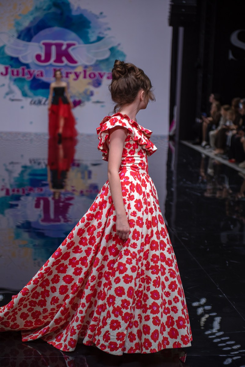 SochiFashionWeek2024 дизайнер Юлия Крылова. Семейный и коммерческий фотограф в Сочи Александр Бодунов