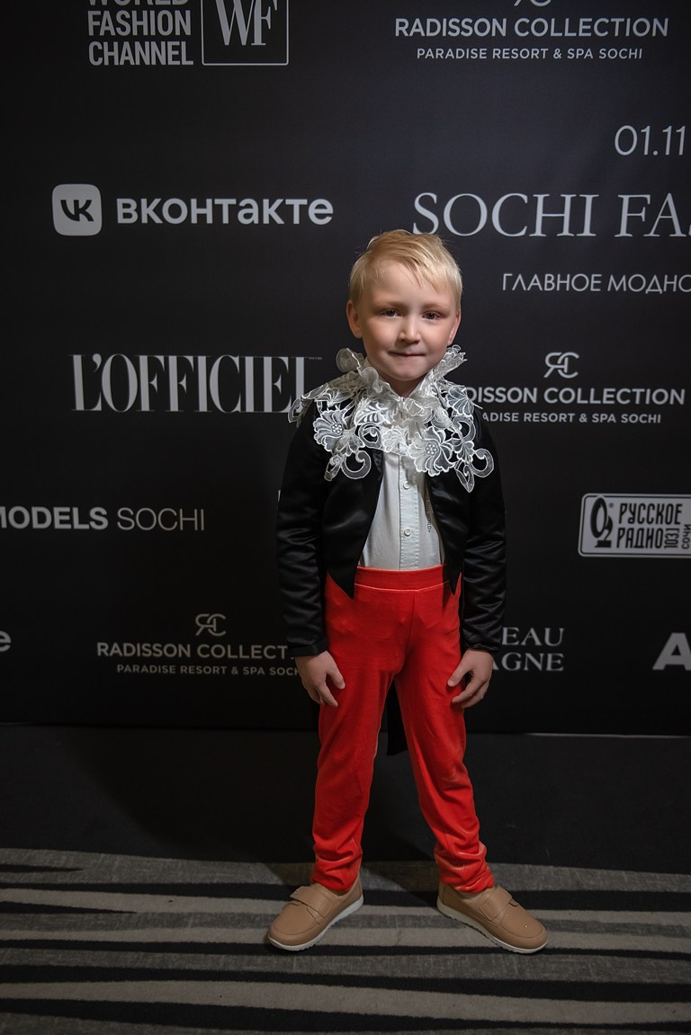 SochiFashionWeek2024 дизайнер Анохина Светлана. Семейный и коммерческий фотограф в Сочи Александр Бодунов
