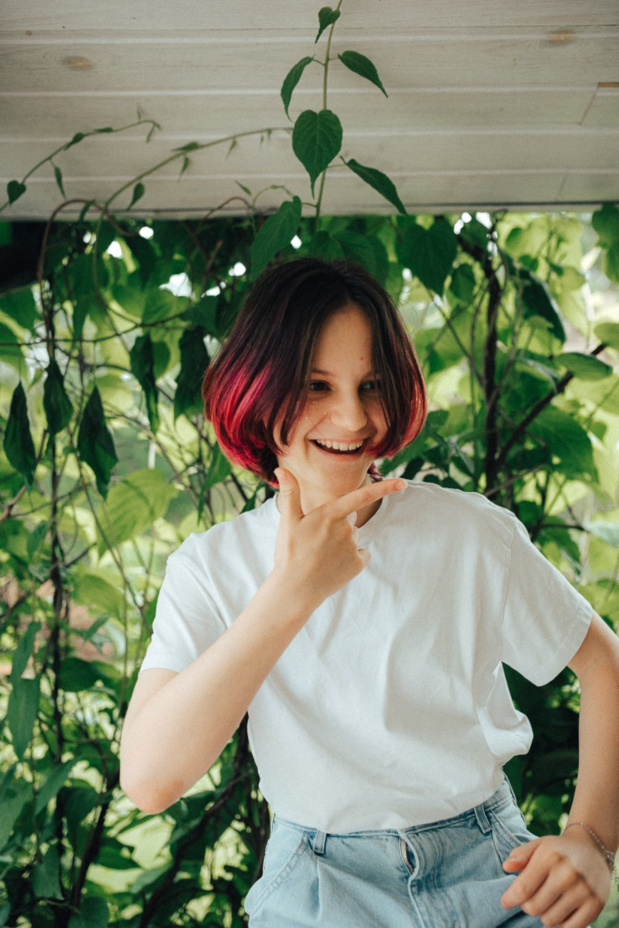 Коля, Ксюша, Саша, Андрей, Кира и бабушки | на даче