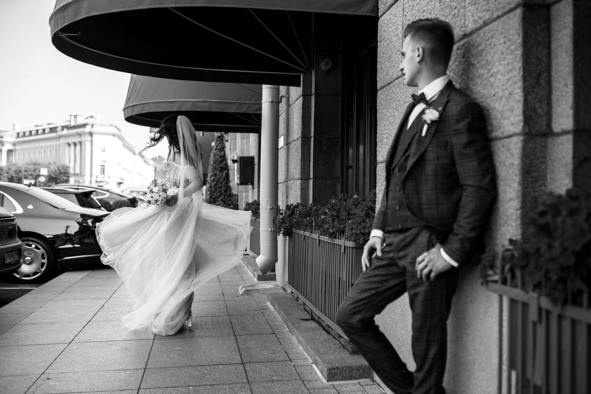 Свадебная фотосессия на Невском. Свадебный фотограф СПБ