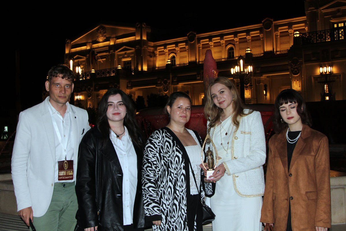 Станислав Щербаков, главный редактор журнала Солдаты России, спецкорреспондент, журналист, ВГИК, Золотой Витязь, лауреат премии союза журналистов России, режиссёр, продюсер, сценарист, актер, предприниматель, руководитель студии 365, руководитель компании Русские медиакоммуникации, Миасс, Москва 89514577151, Президентский полк