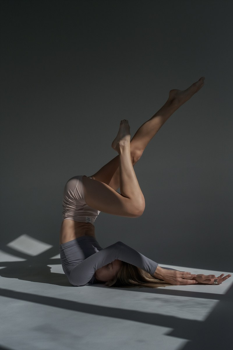 Преподаватель йоги. Эротико-драматический фотограф Маруся Скоробогатова