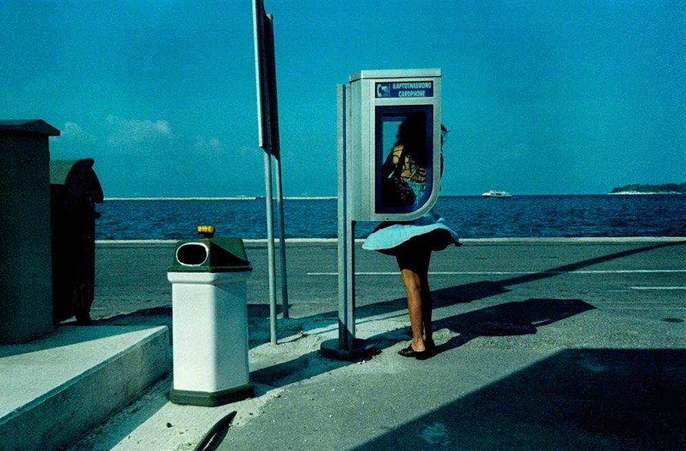 фотография Франка Хорвата с моделью в городской среде