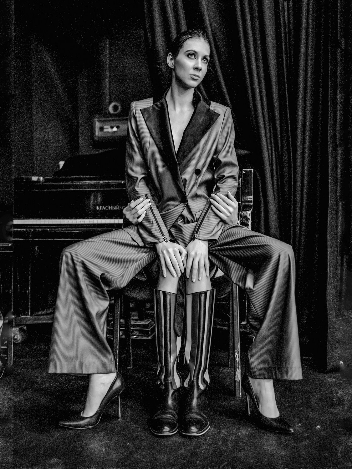 Современная концептуальная фотография о теле, уязвимости и идентичности. Визуальная практика на стиле честности, пост-иронии и искусства.Рекламная фотография, Концептуальная фотография, Современный художник, Психология, Коммерческий фотограф, Репортажный фотограф, Стрит фотография, Арт, Сюрреализм, Мобильная фотография, Снято на айфон, Дима Бурза