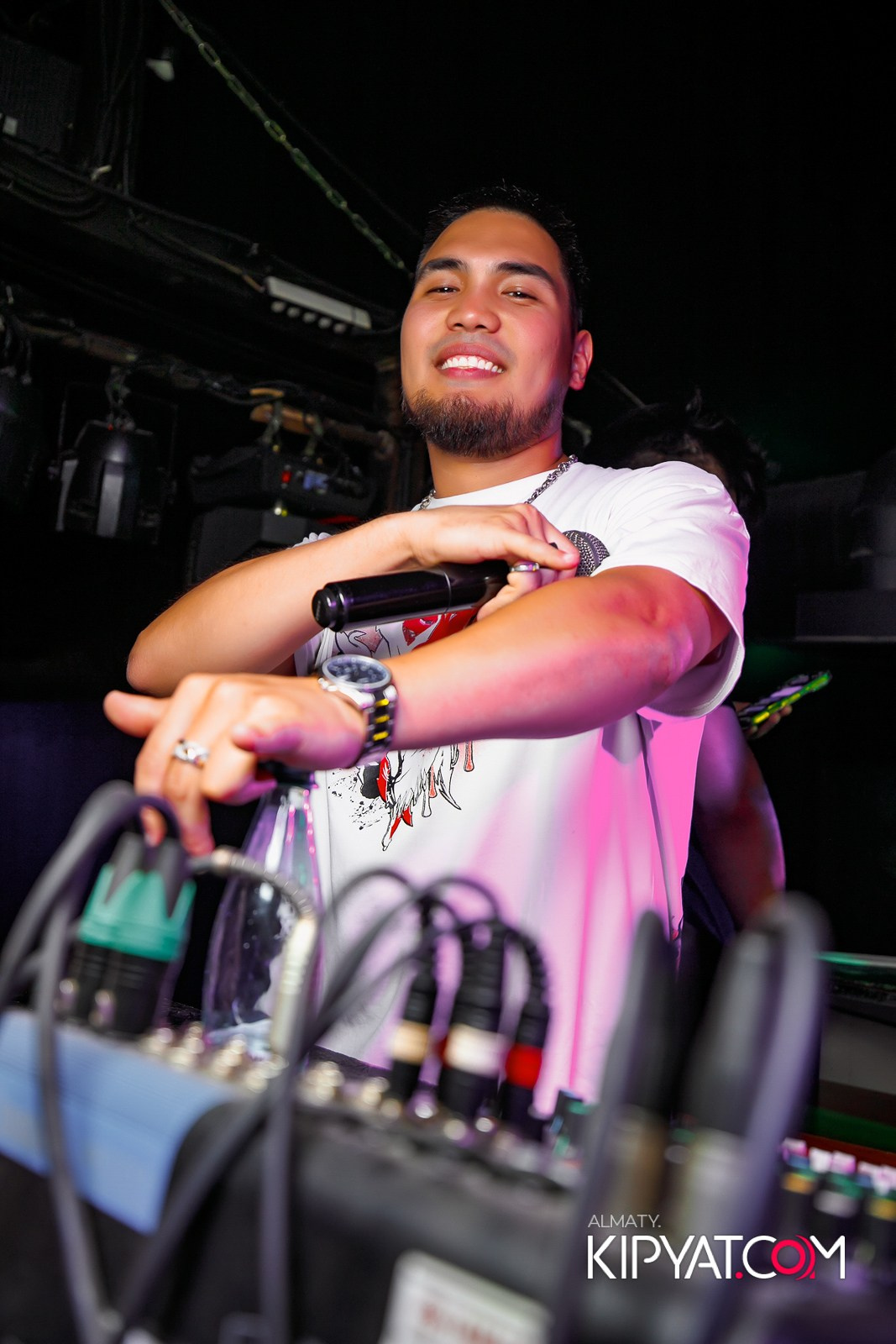 UYAT EMES BAR. КИПЯТКОМ АЛМАТЫ!