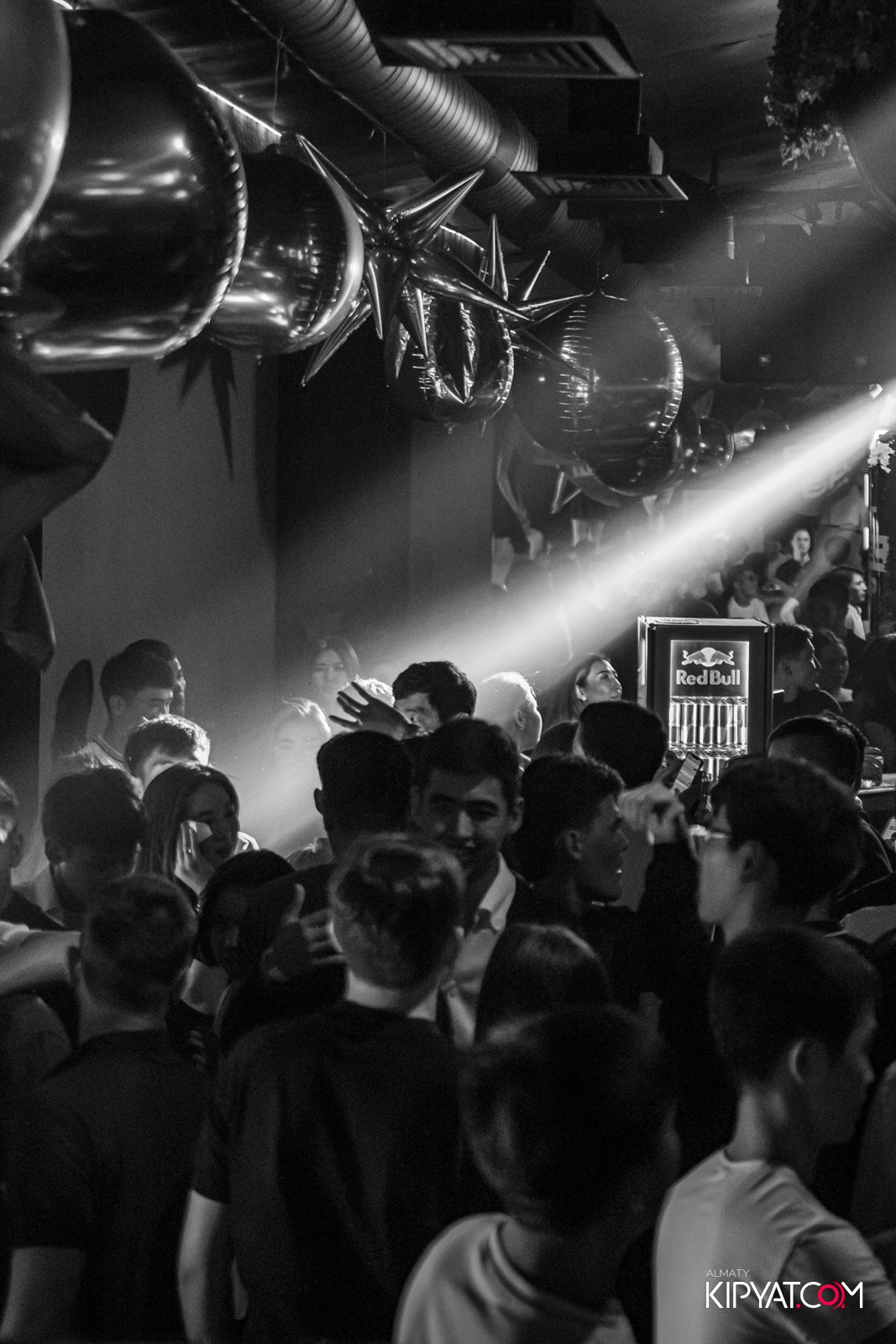 UYAT EMES BAR. КИПЯТКОМ АЛМАТЫ!