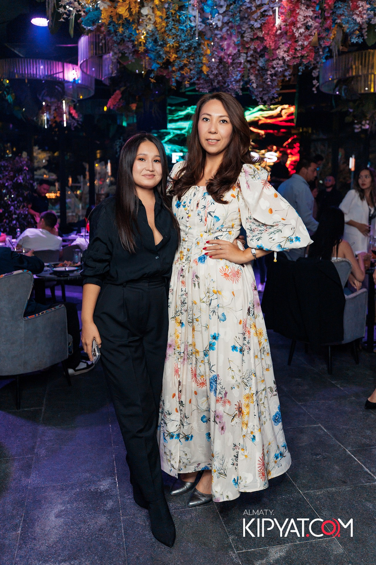 Friends bar & terrace. КИПЯТКОМ АЛМАТЫ! Фотосъемка мероприятий в Алматы