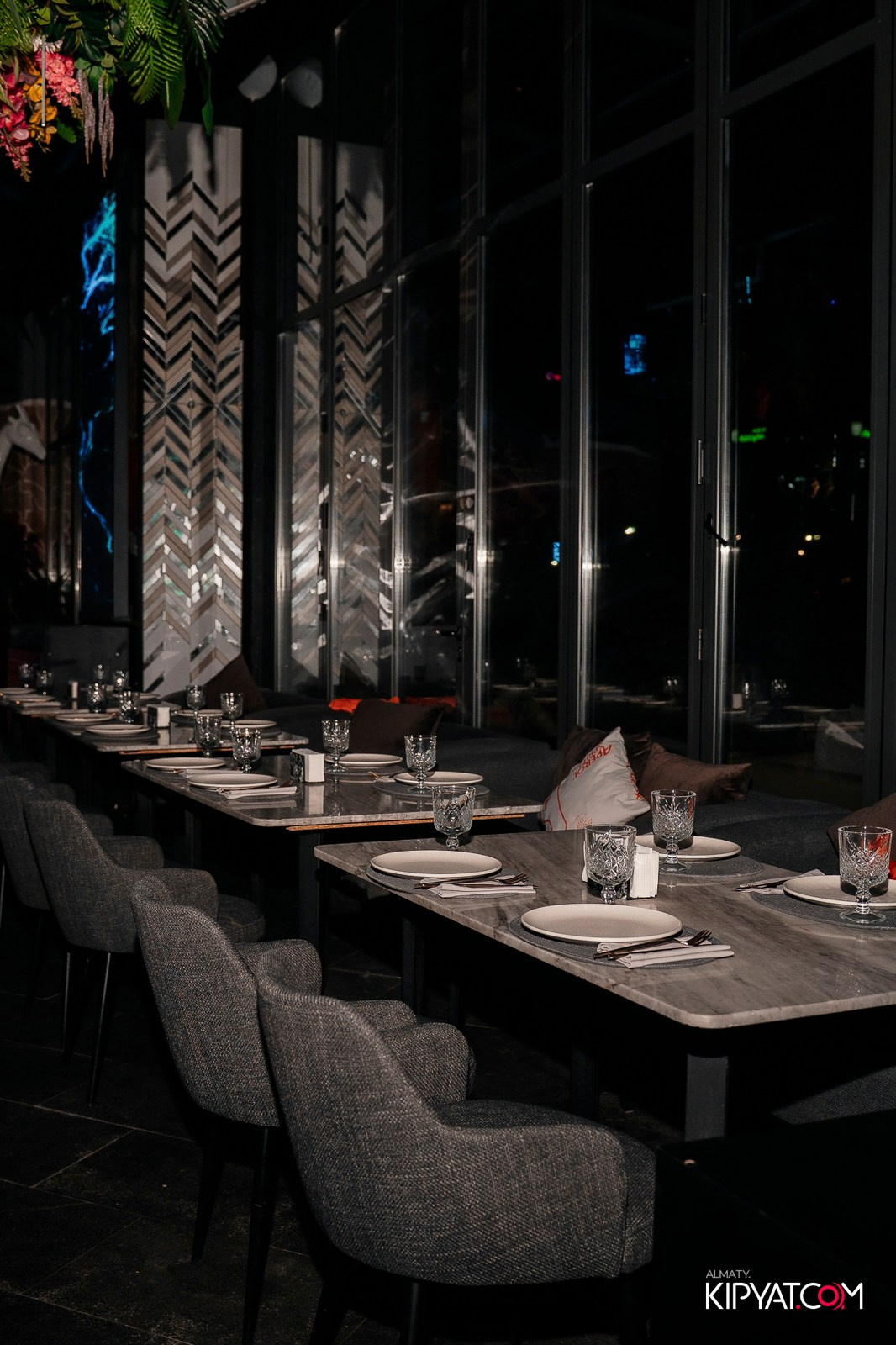 FRIENDS BAR & TERRACE. КИПЯТКОМ АЛМАТЫ!