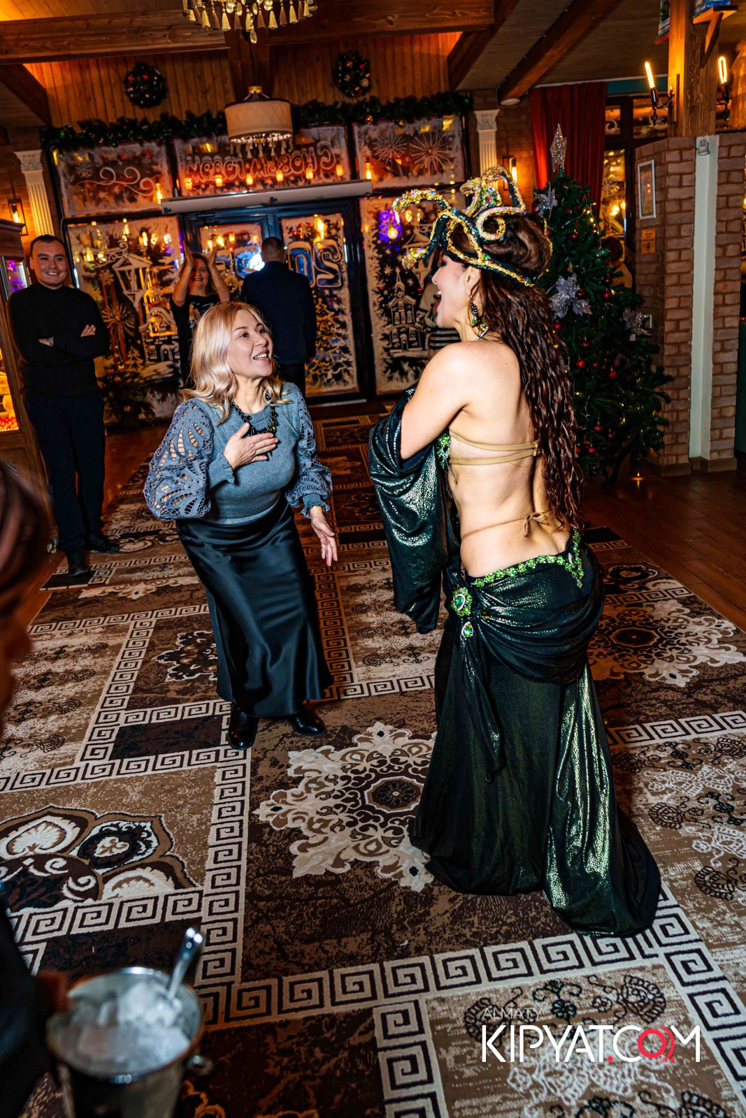 ГРУЗИНСКИЙ ДВОР НА КАБАНБАЙ БАТЫРА. КИПЯТКОМ АЛМАТЫ!