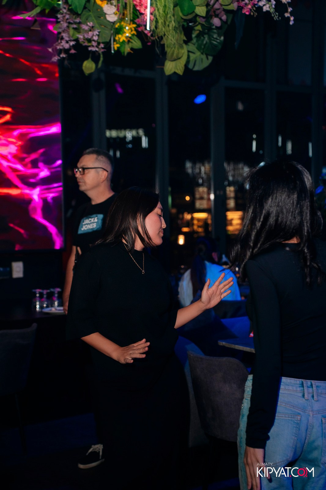 FRIENDS BAR & TERRACE. КИПЯТКОМ АЛМАТЫ!