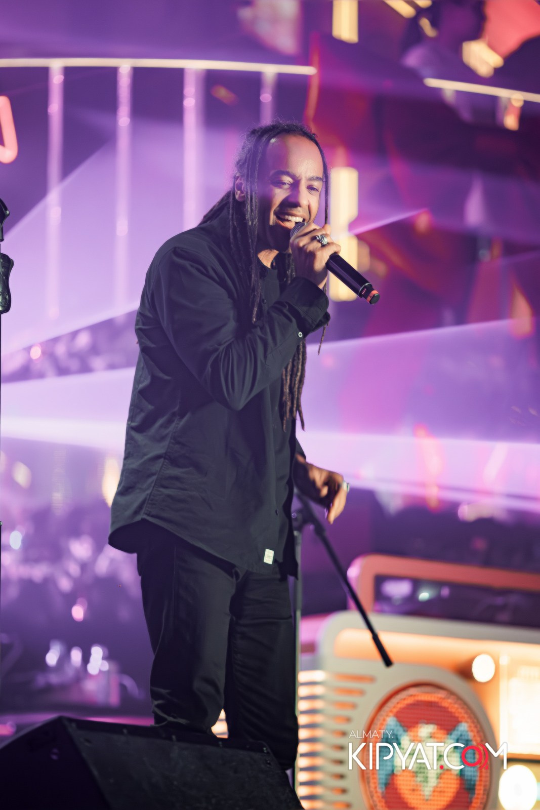 SANTA BARBARA — ПИТ ДЖЕЙСОН (ГР. ПРЕМЬЕР-МИНИСТР) И ИЛЬЯ ЗУДИН (ГР. ДИНАМИТ) НА ПРЕДНОВОГОДНЕЙ ВЕЧЕРИНКЕ. КИПЯТКОМ АЛМАТЫ!