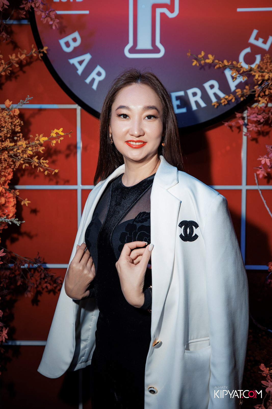 FRIENDS BAR & TERRACE. КИПЯТКОМ АЛМАТЫ!