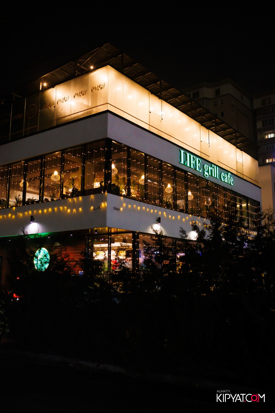 LIFE GRILL CAFE. КИПЯТКОМ АЛМАТЫ!