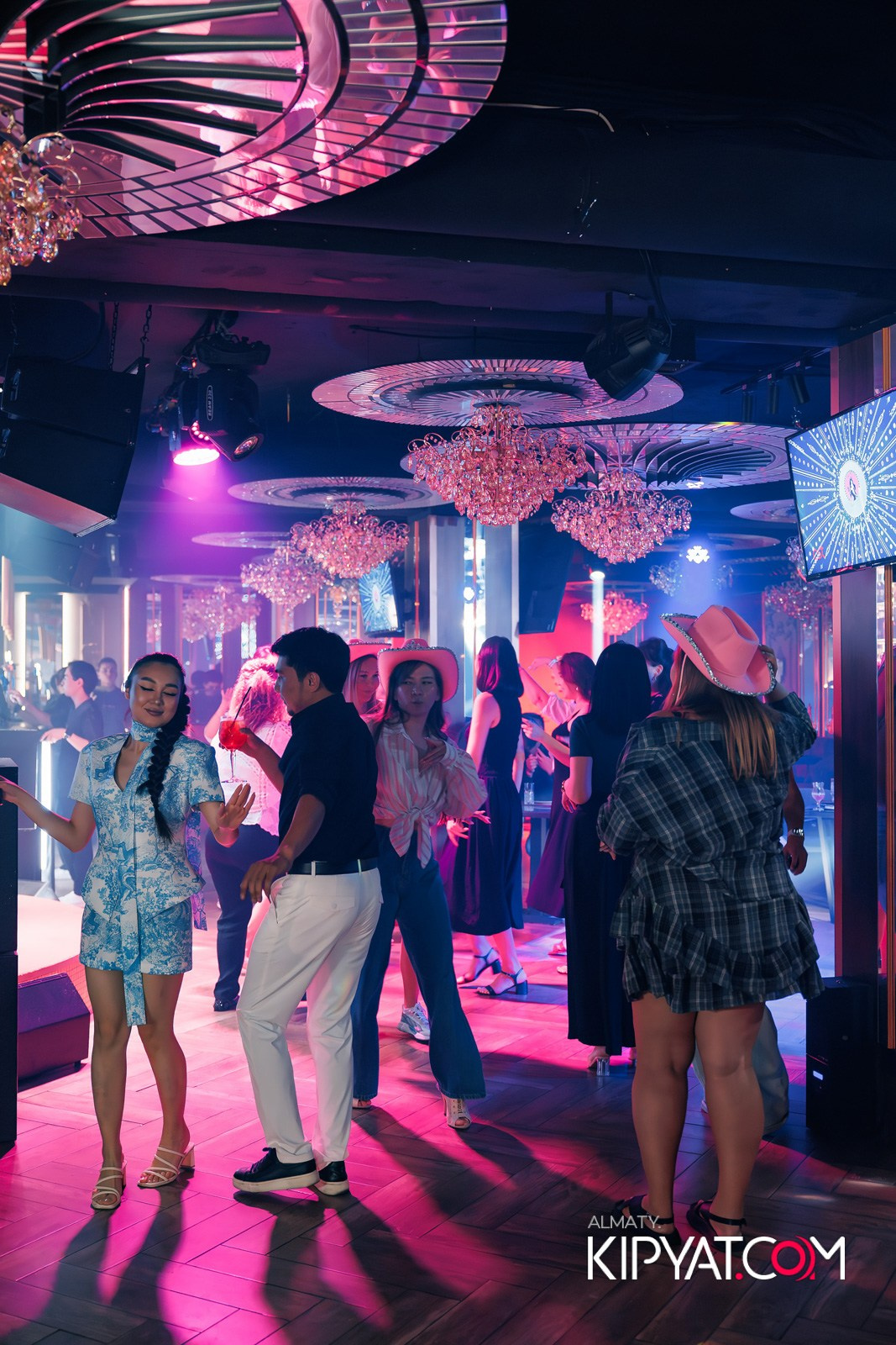 ЗАЯ, НА БИС. КИПЯТКОМ АЛМАТЫ!