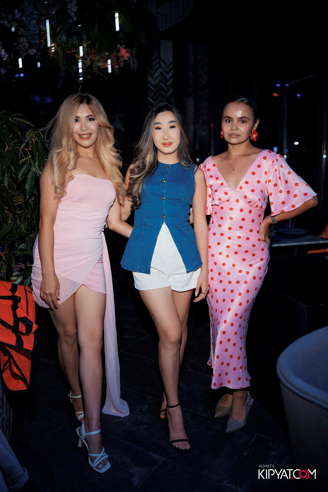 FRIENDS BAR & TERRACE. КИПЯТКОМ АЛМАТЫ!