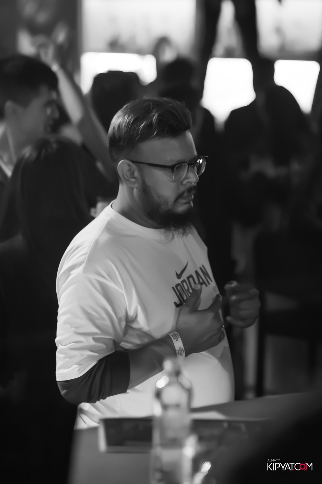 UYAT EMES BAR. КИПЯТКОМ АЛМАТЫ!