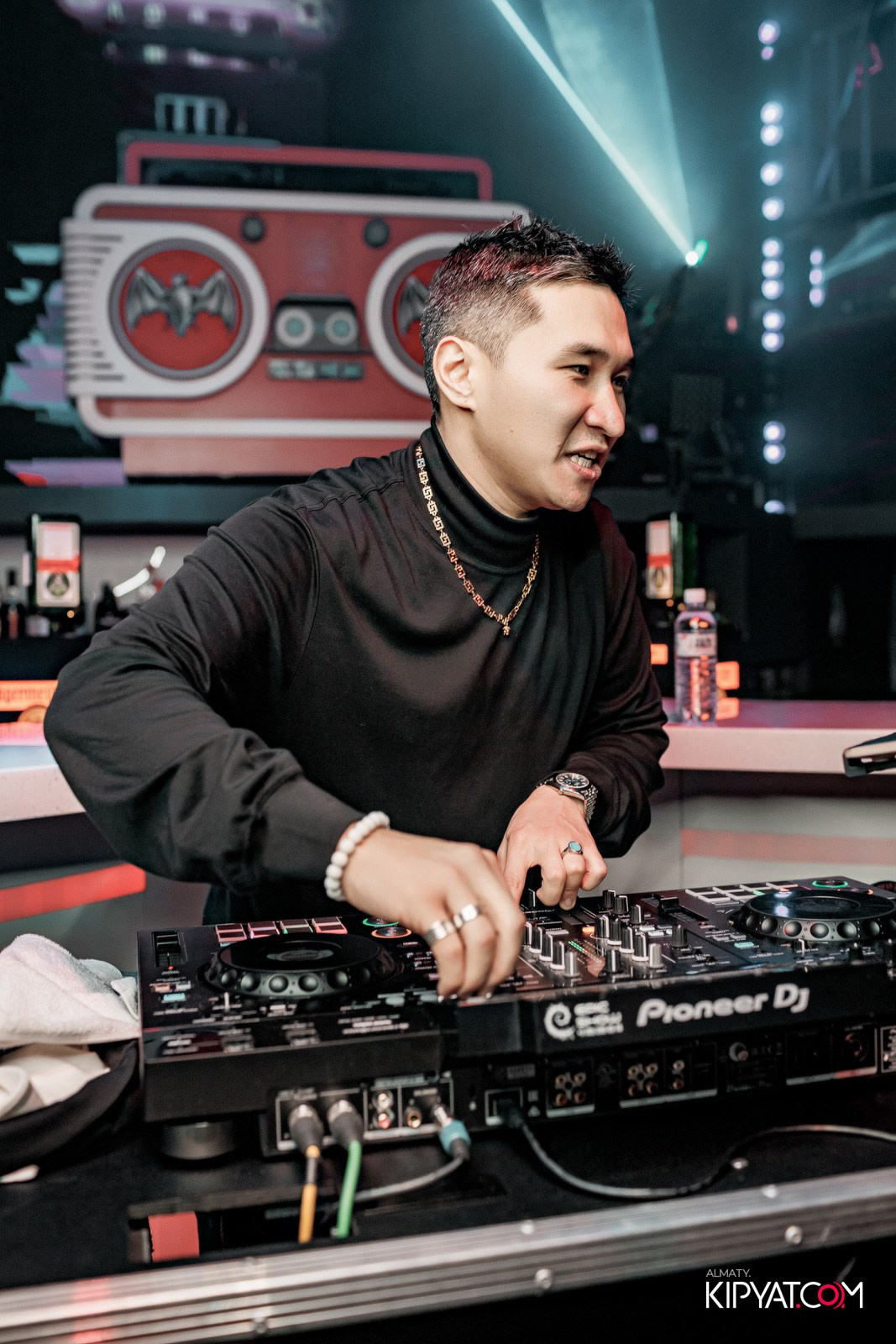 SANTA RAVE В НОЧНОМ КЛУБЕ SANTA BARBARA. КИПЯТКОМ АЛМАТЫ!