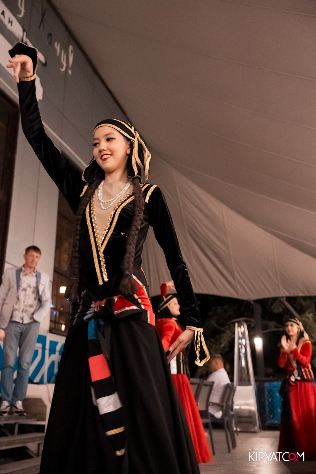 ОТКРЫТИЕ ЛЕТНЕЙ ТЕРАССЫ В РЕСТОРАНЕ ЛАРИСС ИВАННУ ХАЧУ. КИПЯТКОМ АЛМАТЫ!