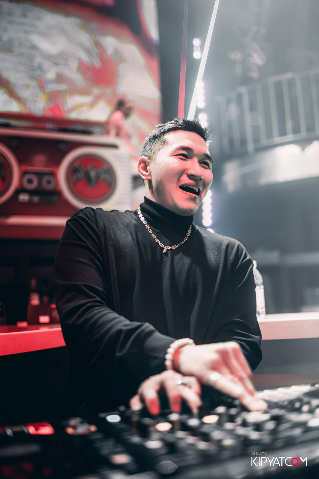 SANTA RAVE В НОЧНОМ КЛУБЕ SANTA BARBARA. КИПЯТКОМ АЛМАТЫ!