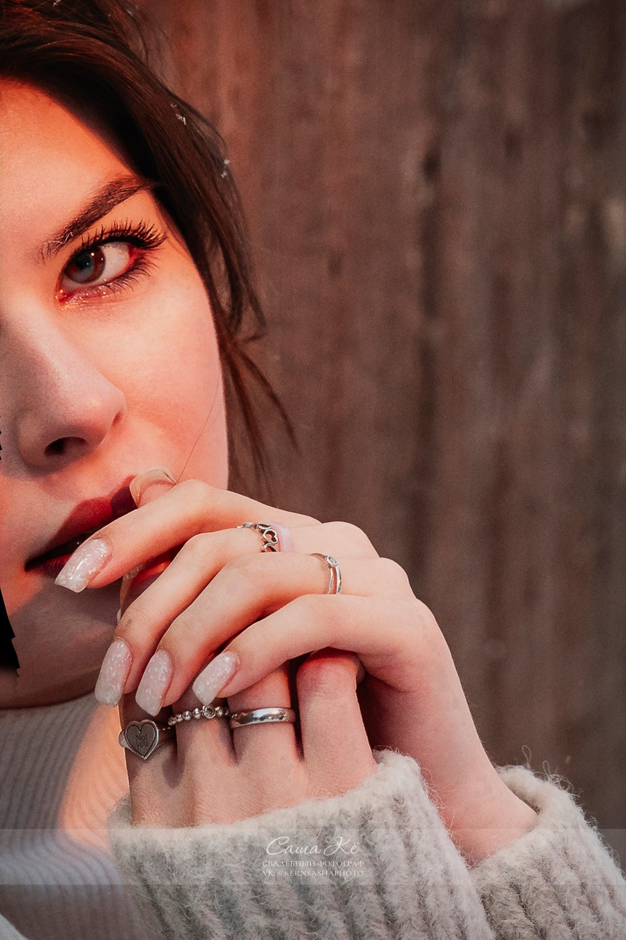 Повседневная одежда на фоне льда, смелый концепт. Профессиональный фотограф из Новосибирска — Саша Кё.