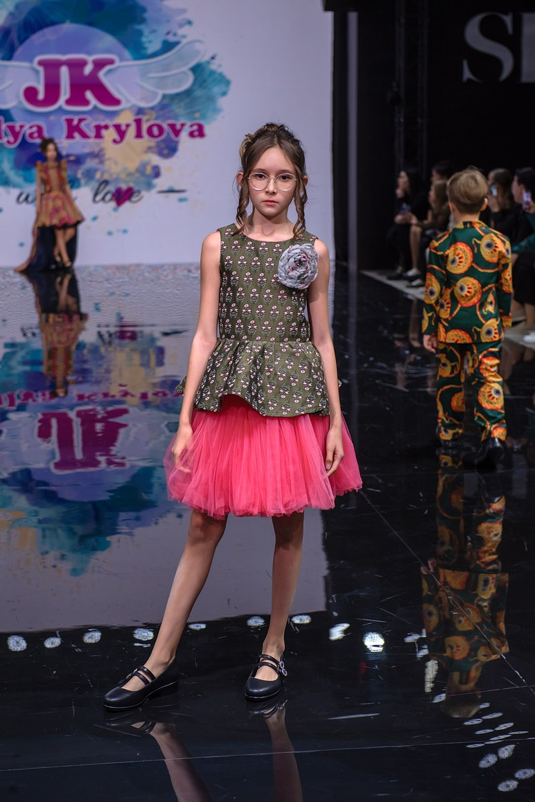 SochiFashionWeek2024 дизайнер Юлия Крылова. Семейный и коммерческий фотограф в Сочи Александр Бодунов