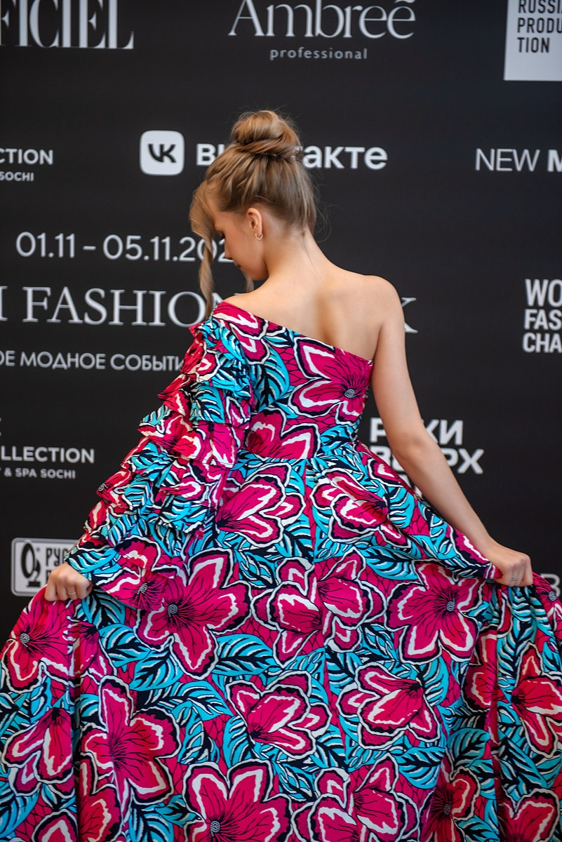 SochiFashionWeek2024 дизайнер Юлия Крылова. Семейный и коммерческий фотограф в Сочи Александр Бодунов