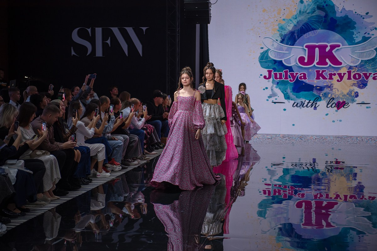 SochiFashionWeek2024 дизайнер Юлия Крылова. Семейный и коммерческий фотограф в Сочи Александр Бодунов