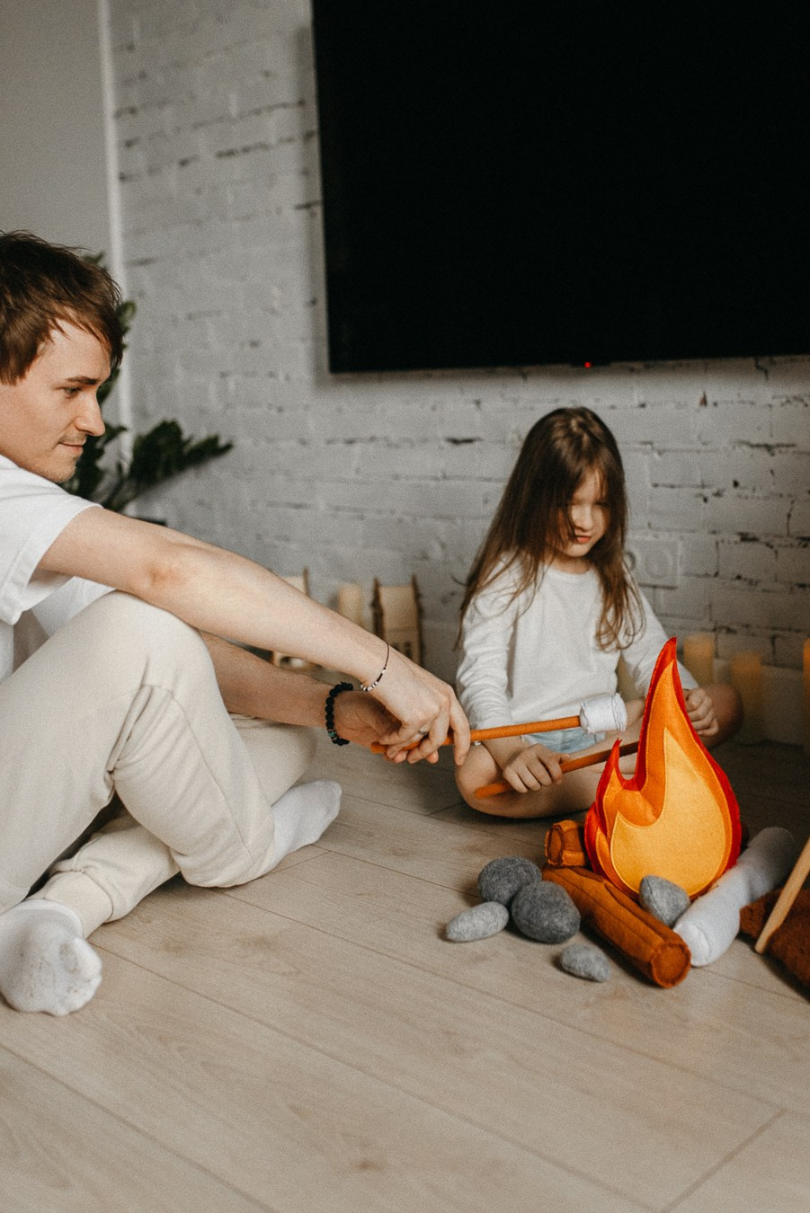 Костя, Яна, Кристина, Леон | дома