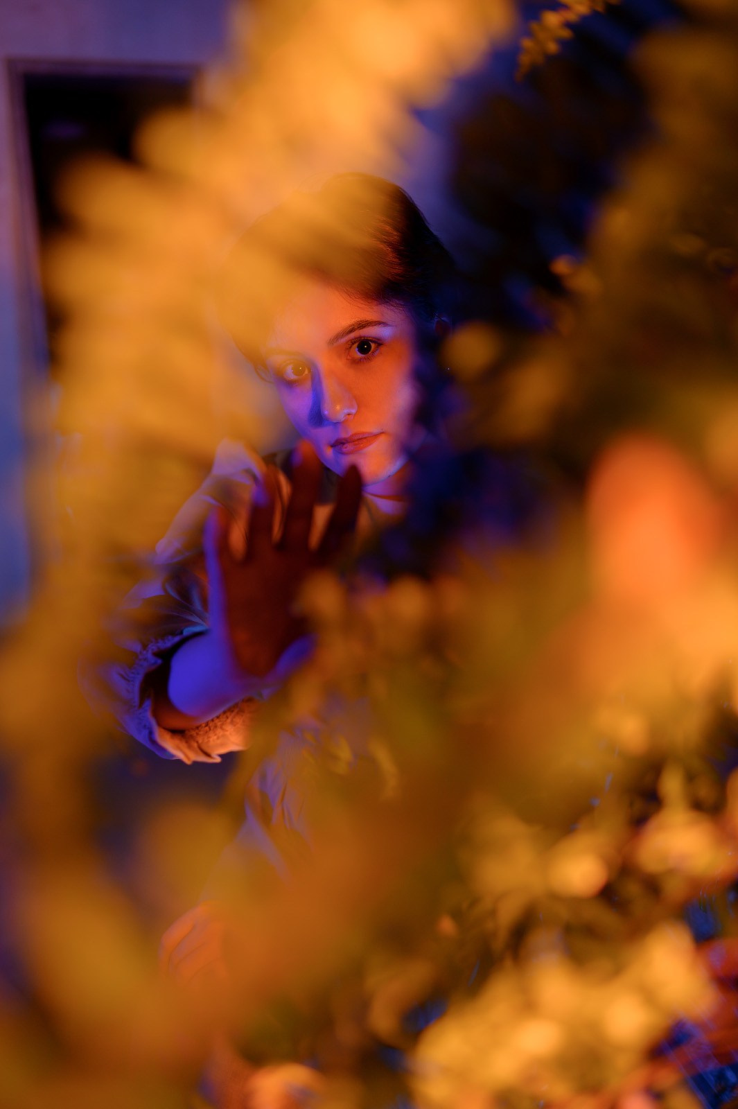 Фотосессия с неоновым светом в интерьере