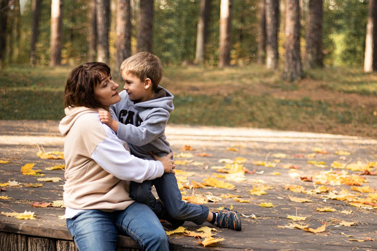 Черняевский лес «Золотые пески». Осень 2020. Ирина с сыновьями. Фотограф Пермь. Свадьбы. Семья и дети, школа, д. сад. Фотокниги