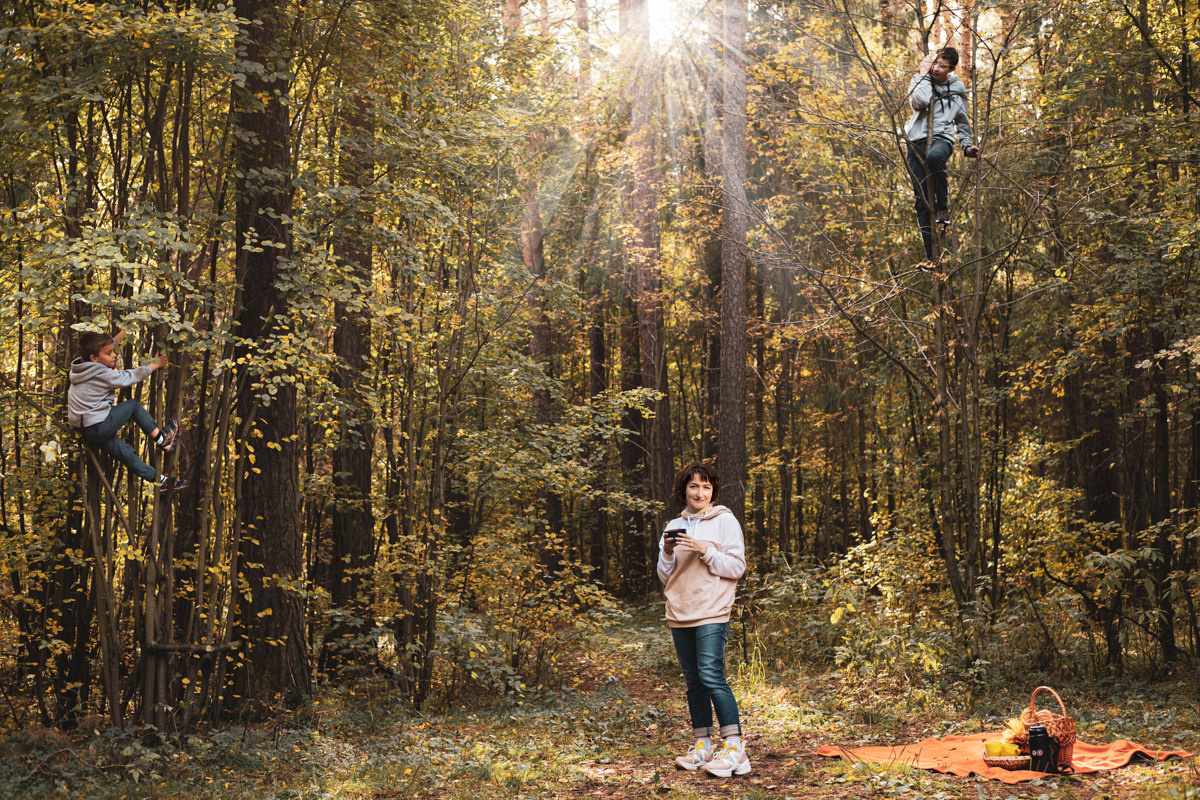 Черняевский лес «Золотые пески». Осень 2020. Ирина с сыновьями. Фотограф Пермь. Свадьбы. Семья и дети, школа, д. сад. Фотокниги