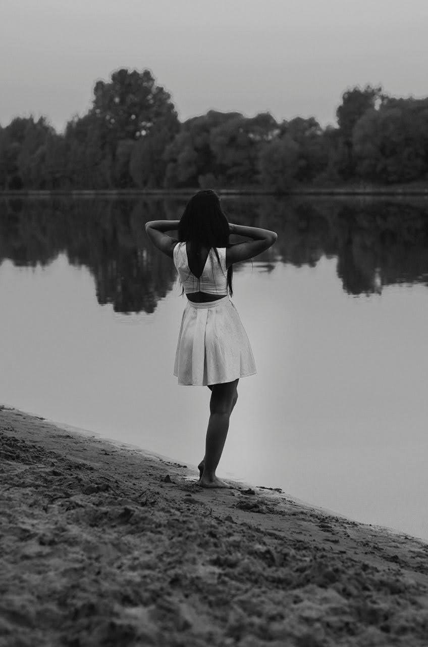 Tamara photoshoot by the water. Family, portrait, content photo in Costa Rica Evgeniya Besprozvannykh