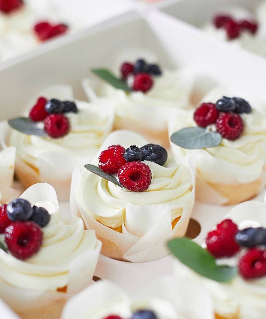 Торты и десерты. Выездной кейтеринг, съедобные букеты, торты и сладости на заказ