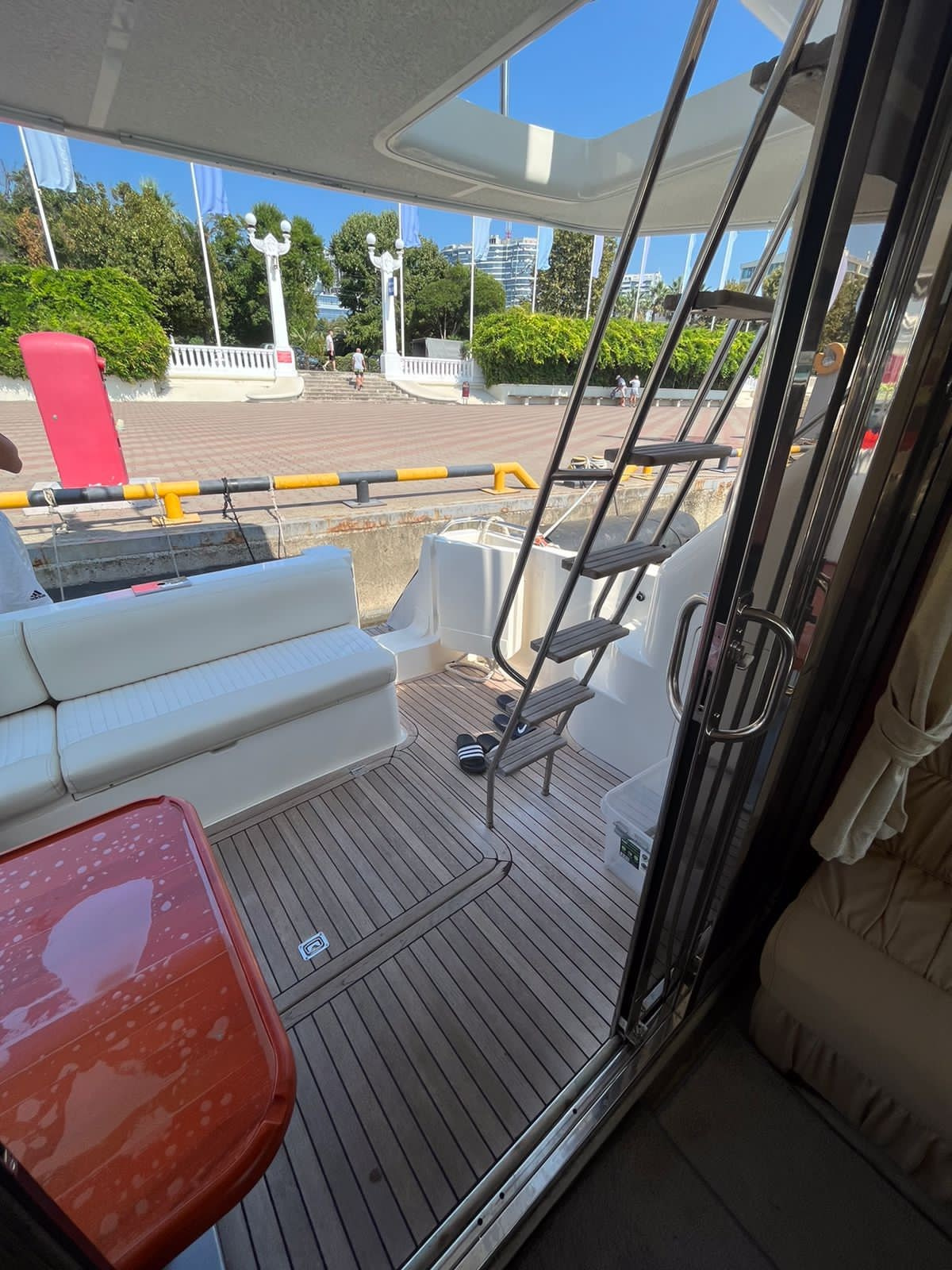 Яхта Уно Аренда Яхты в Сочи Яхтанаморе YACHTNAMORE YACHTANAMORE