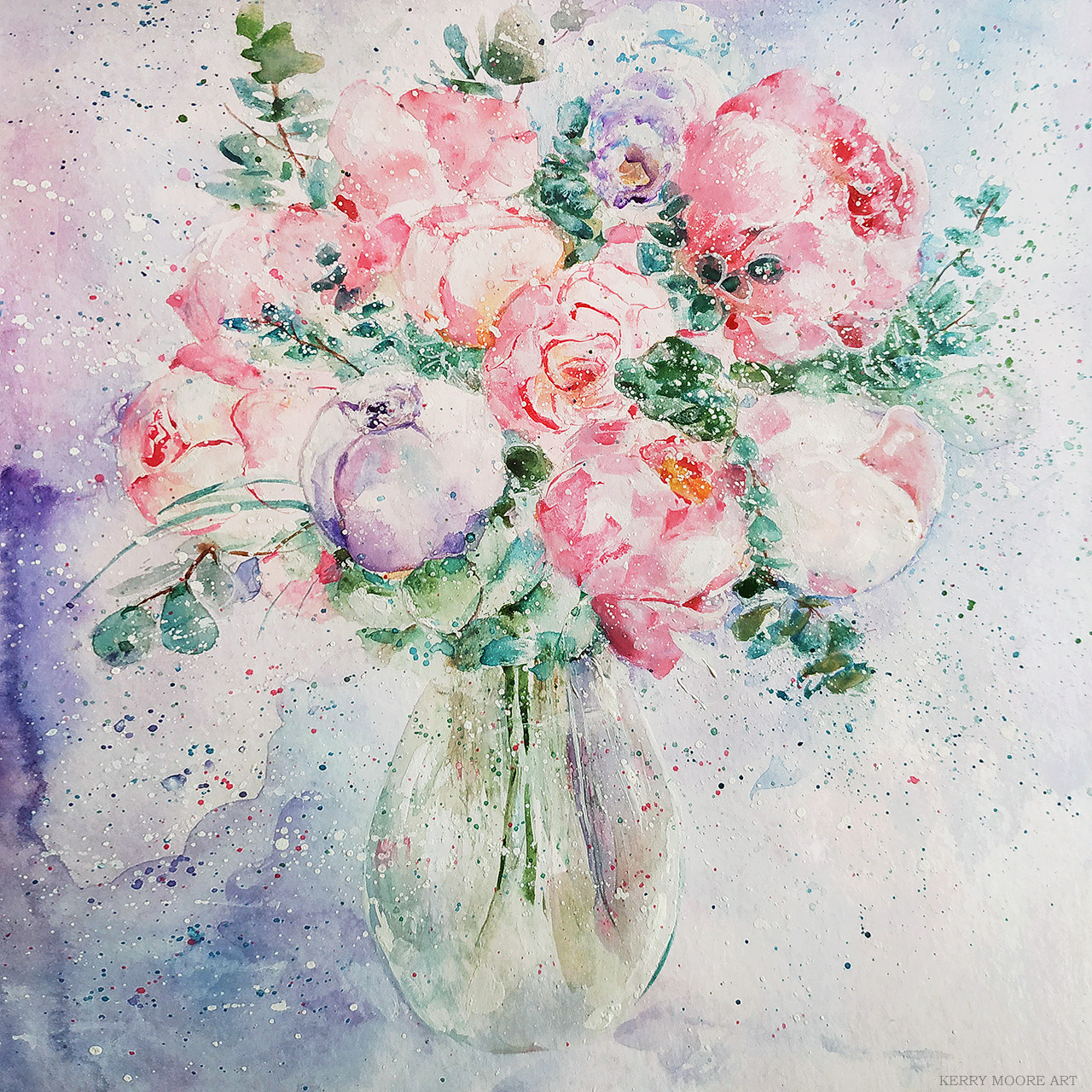 Акварельная картина в вазе букет пионов с ветками эвкалипта. Фон представляет собой мягкую смесь пастельных тонов.