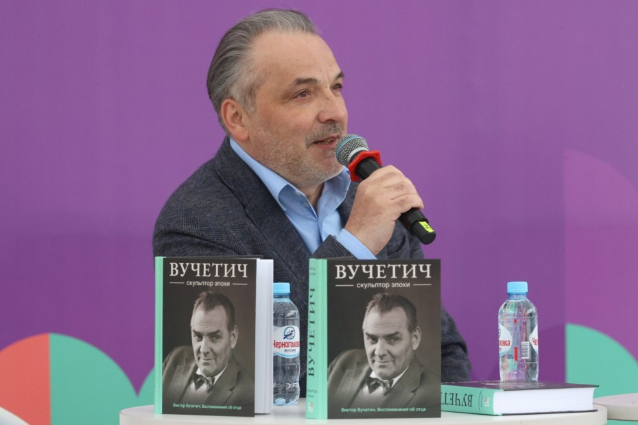 Книжный фестиваль «Красная площадь». Фотограф на мероприятие, форум, конференцию, выставку в Москве Артём Соболев