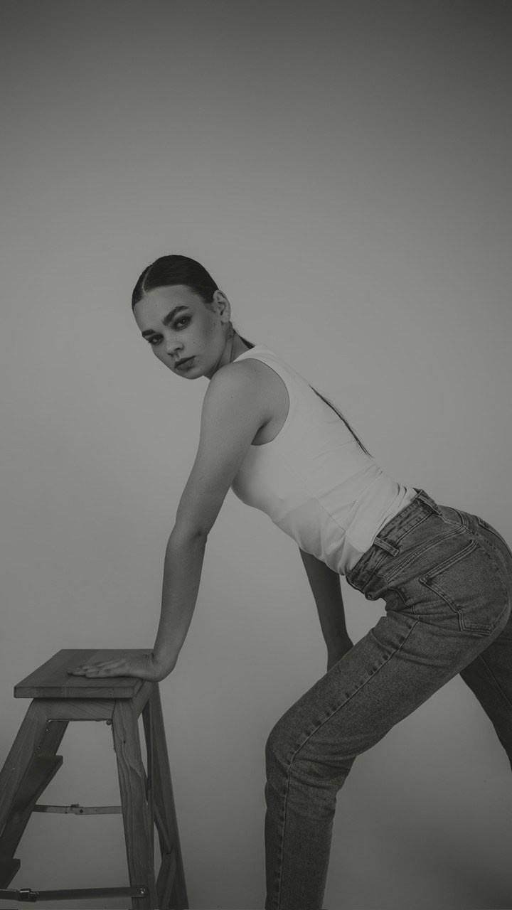 Черно-белая фотосессия на циклораме в фотостудии Новочеркасска «Рафинад». Свадебный фотограф в Ростове-на-Дону. Таинство Крещения и Венчания, семейные фотосессии. Алёна Чёботова