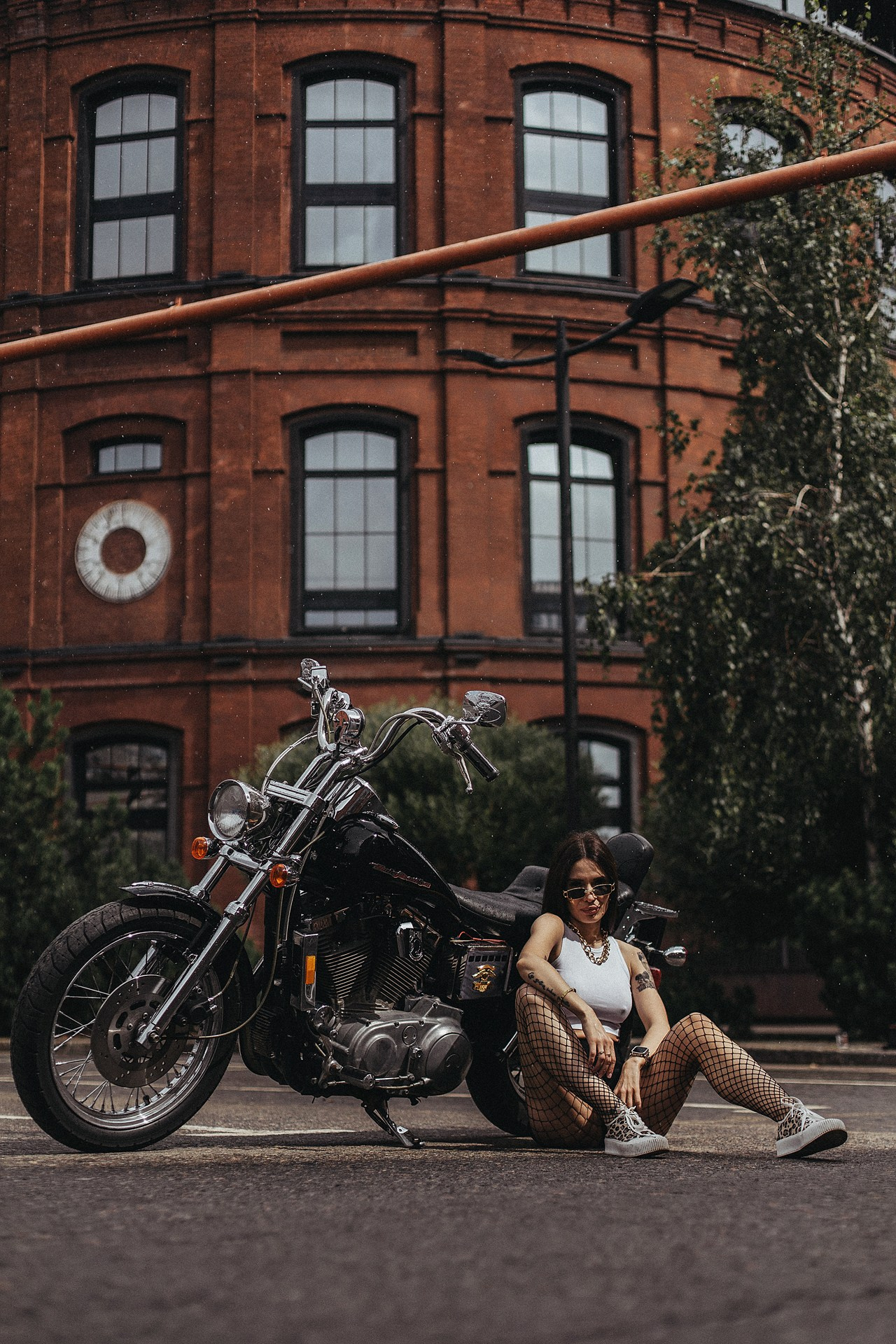 Фотосессия с байком на парковке. Семейный и детский фотограф в Москве Артём Жигурс