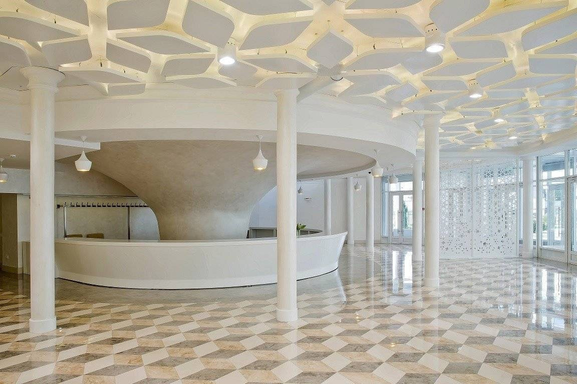 Гайд-путеводитель по Центральному ЗАГСу. Свадебный и портретный фотограф в Новосибирске Любовь Исакова