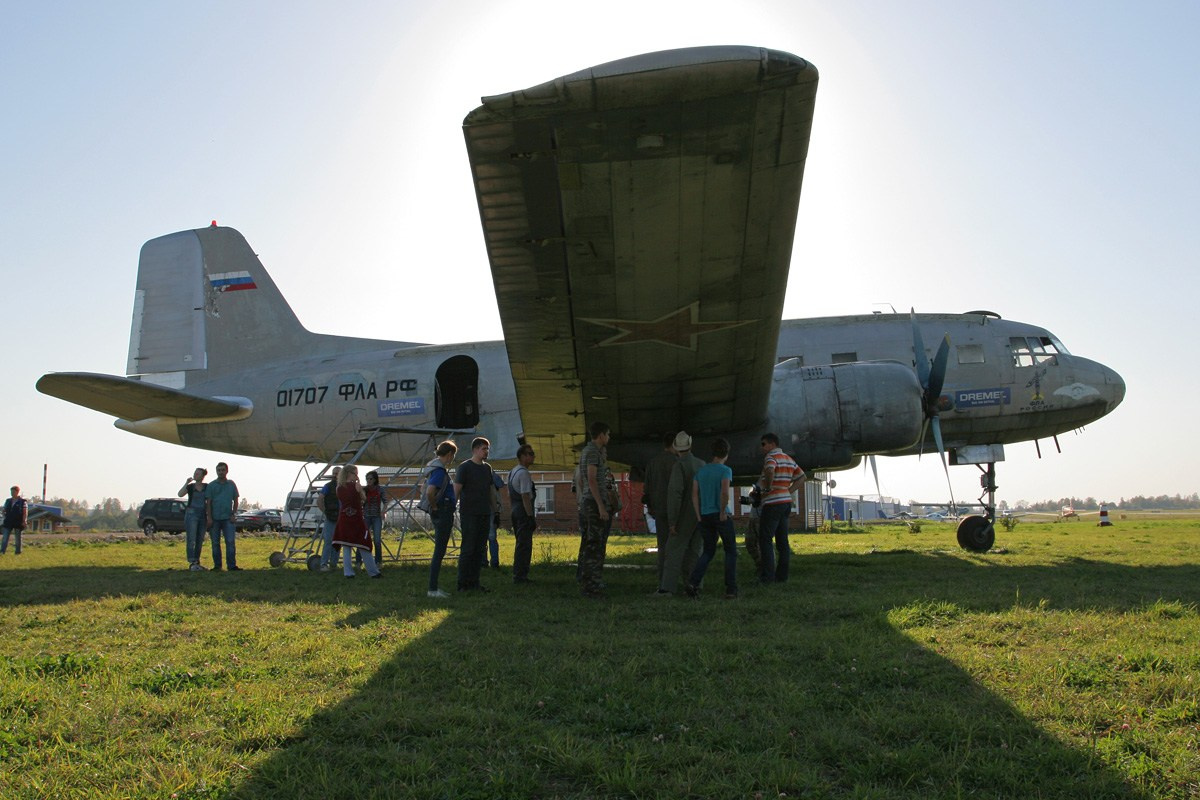 Ил-14Т «Голубая Мечта». Фотоальбом показывающий увлекательный мир авиации и мир медведей Андрея Иванова