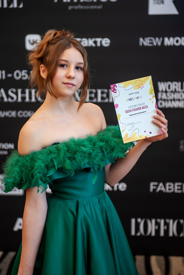 SochiFashionWeek2024 дизайнер Юлия Крылова. Семейный и коммерческий фотограф в Сочи Александр Бодунов