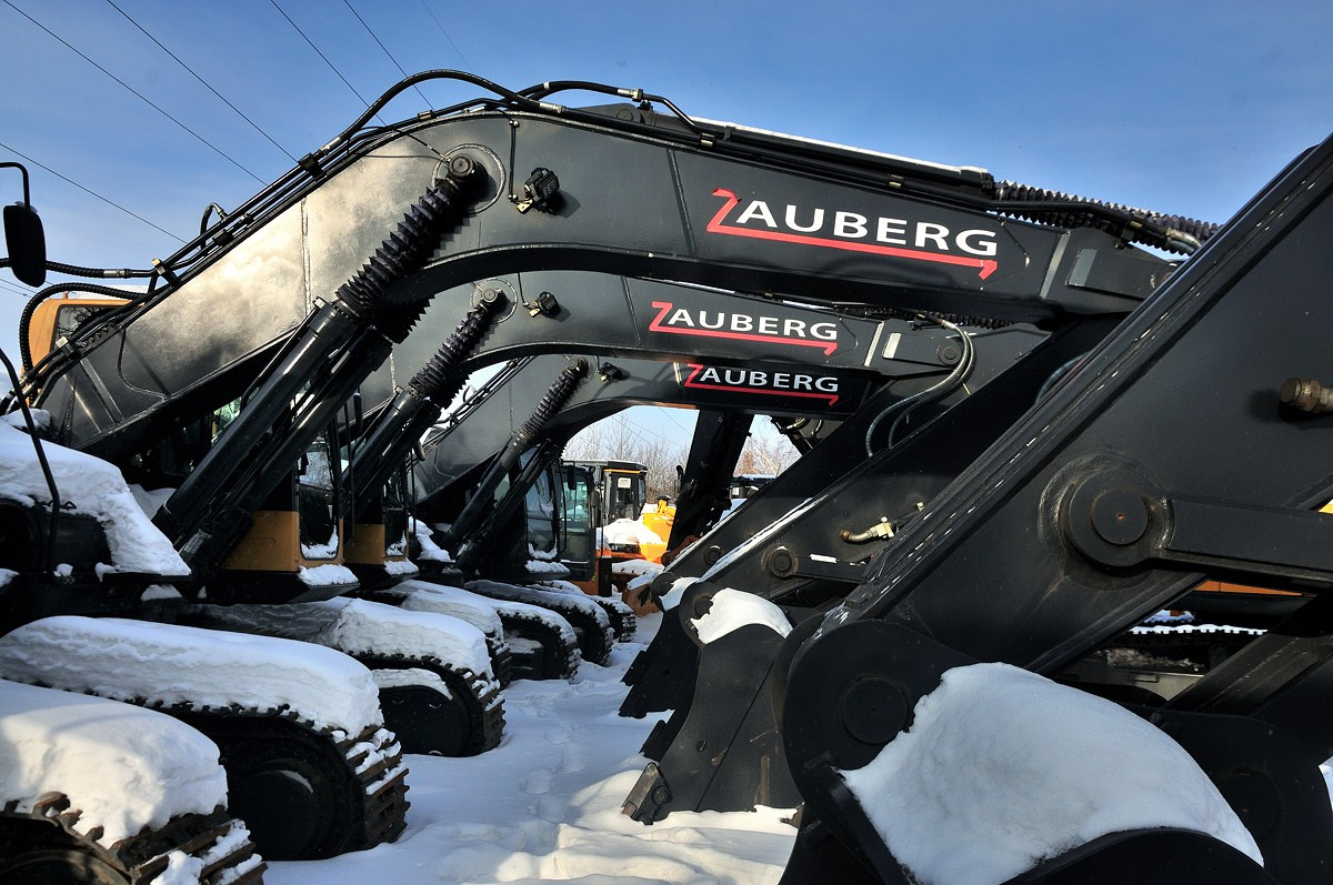 Центр технического обслуживания. Фотограф Сергей Сергеев