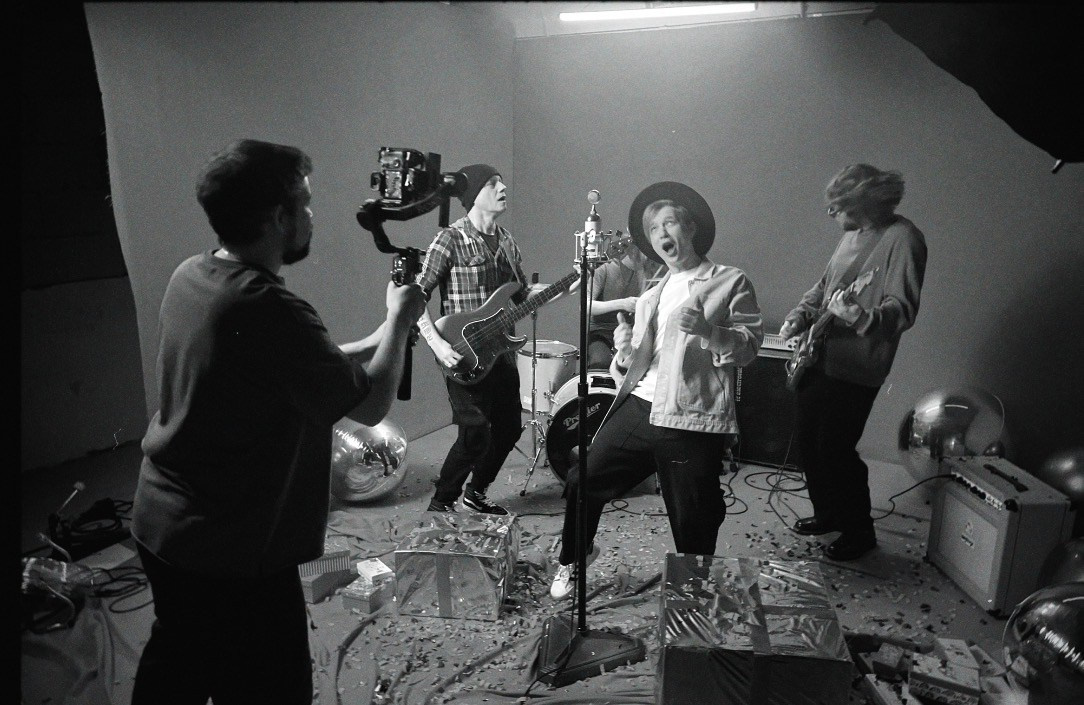 CHAYKA BAND — NEW YEAR CLIP BACKSTAGE. Фотография для артистов