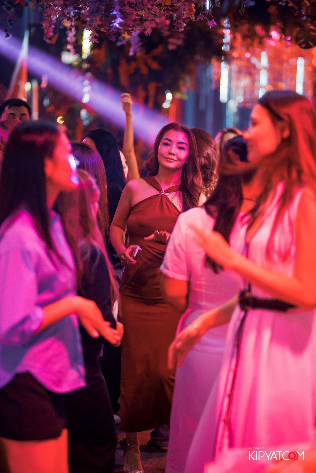 FRIENDS BAR & TERRACE. КИПЯТКОМ АЛМАТЫ!